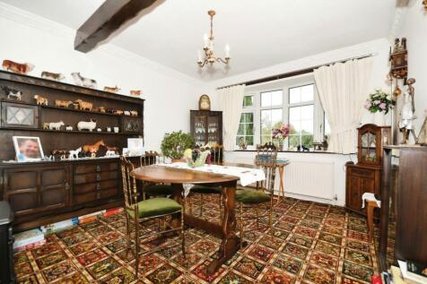 DINING ROOM.jpg