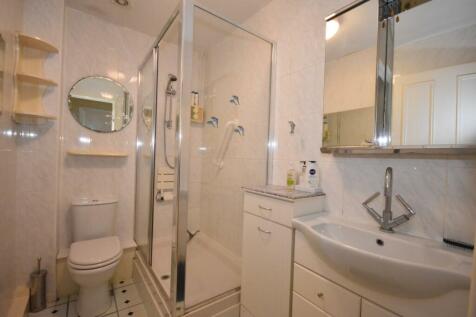 SHOWER ROOM.JPG