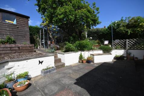 REAR GARDEN 01.JPG