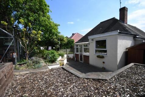 REAR GARDEN 03.JPG