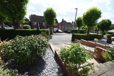 FRONT GARDEN 01.JPG