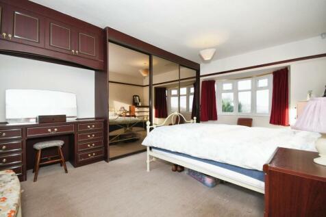 BEDROOM 1.jpg
