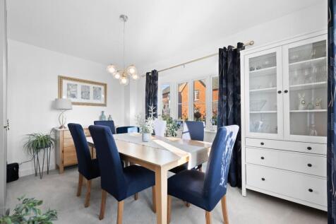 DINING ROOM.jpg