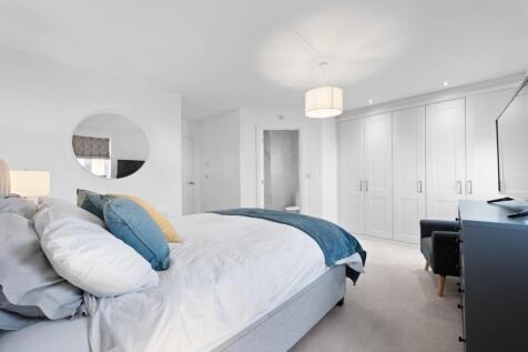 BEDROOM 1 03.jpg