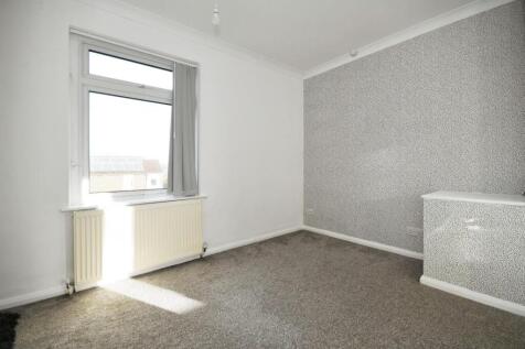 BEDROOM 1 02.jpg