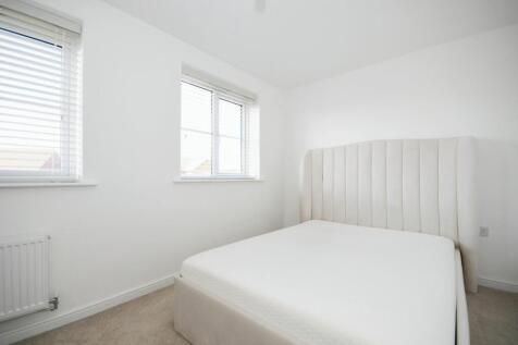 BEDROOM 1.jpg