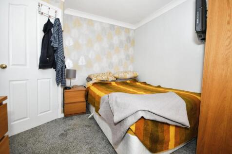 BEDROOM 1.jpg