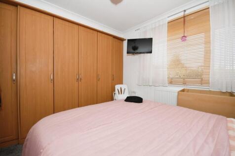 BEDROOM 2 02.jpg