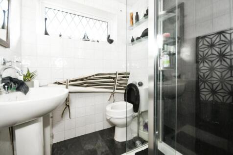 SHOWER ROOM.jpg
