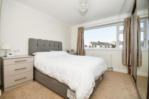 BEDROOM 1 02.jpg
