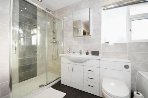 BATHROOM 02.jpg