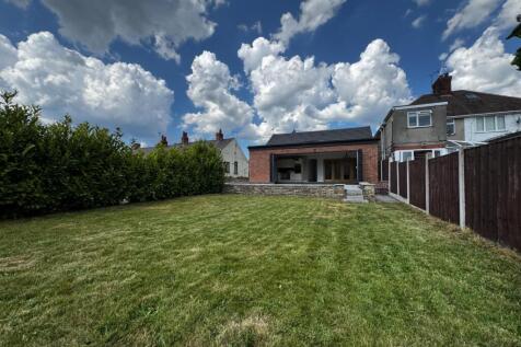 REAR GARDEN.jpg