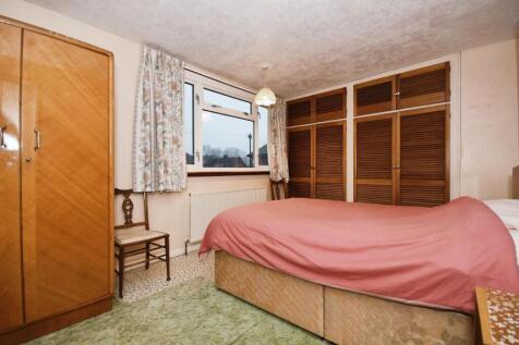 BEDROOM 1.jpg
