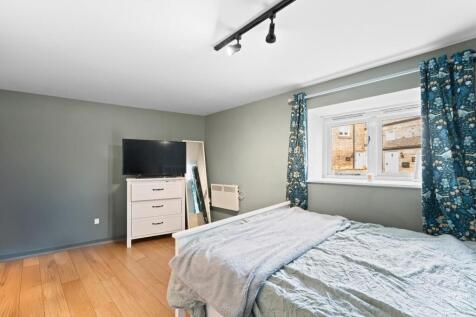 BED 1 02.jpg