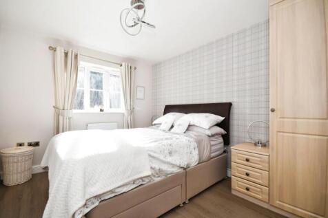 BEDROOM 1.jpg