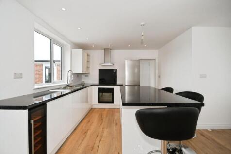 14 KITCHEN 05.jpg