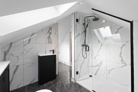 SHOWER ROOM 02.jpg