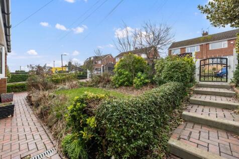 FRONT GARDEN.jpg