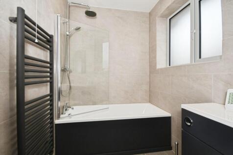 24 BATHROOM 02.jpg