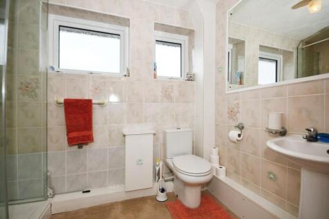 SHOWER ROOM.jpg