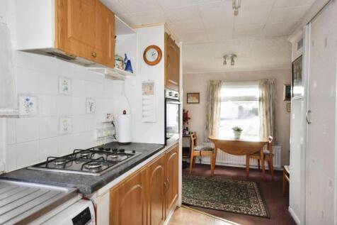 KITCHEN 02.JPG