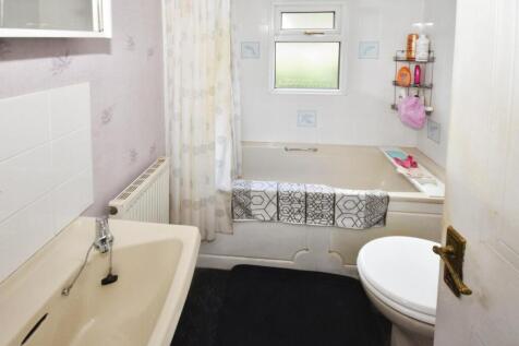 BATHROOM.JPG
