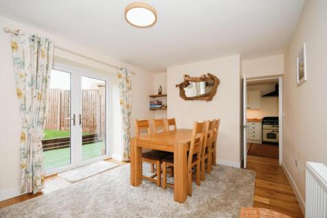 DINING ROOM.jpg