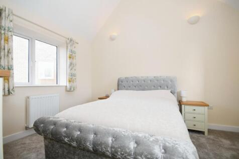 BEDROOM 1.jpg
