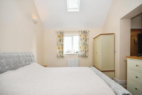 BEDROOM 1 03.jpg