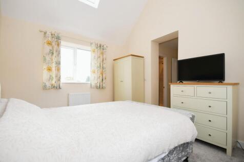 BEDROOM 1 04.jpg