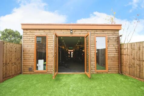 SUMMERHOUSE.jpg