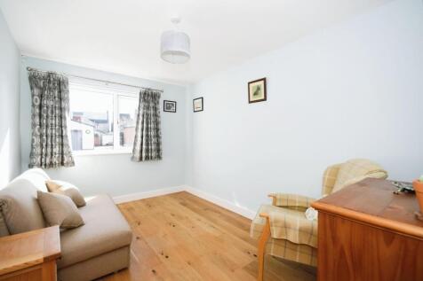 BEDROOM 2.jpg