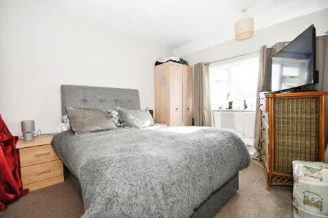 BEDROOM 1.jpg
