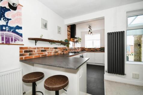 KITCHEN 02.jpg