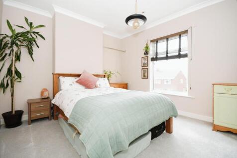 BEDROOM 1.jpg