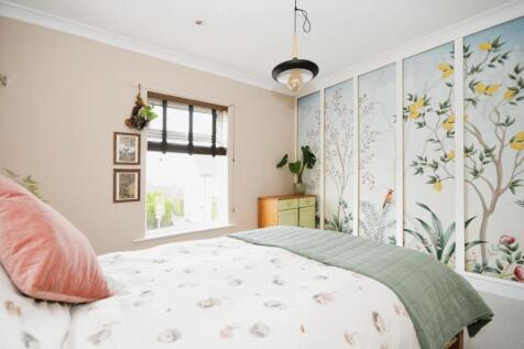 BEDROOM 1 03.jpg