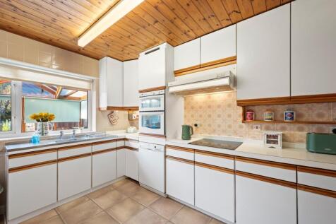 KITCHEN 02.jpg