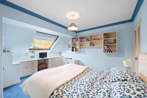 BEDROOM 1.jpg