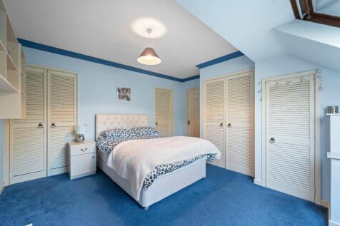 BEDROOM 1 03.jpg
