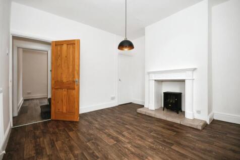 DINING ROOM 01.jpg