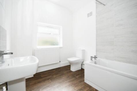BATHROOM 01.jpg