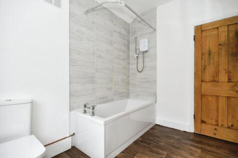 BATHROOM 02.jpg