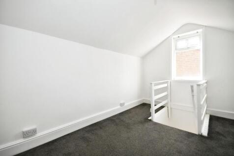 ATTIC ROOM 01.jpg