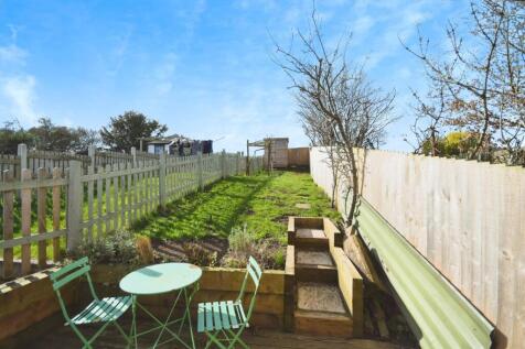 REAR GARDEN 02.jpg