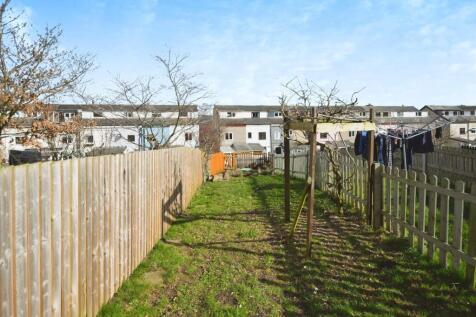 REAR GARDEN 03.jpg