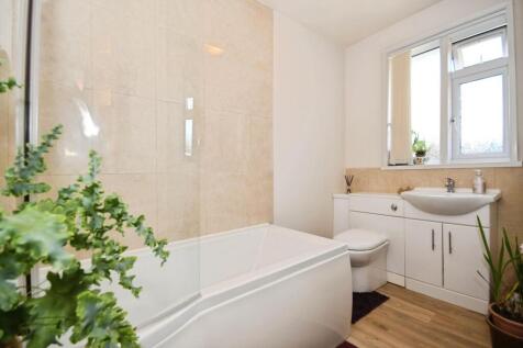 BATHROOM 01.jpg