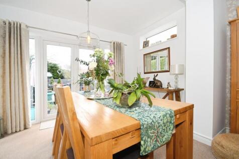 DINING ROOM.jpg