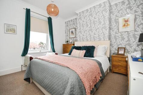 BEDROOM 1.jpg