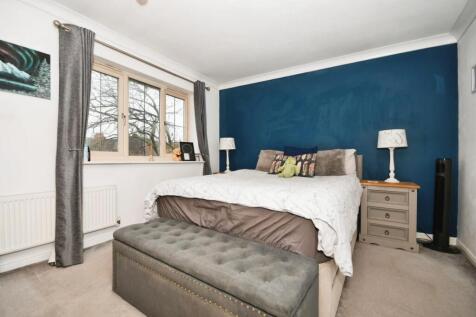 BEDROOM 1.jpg