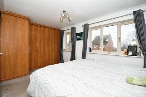 BEDROOM 1 02.jpg